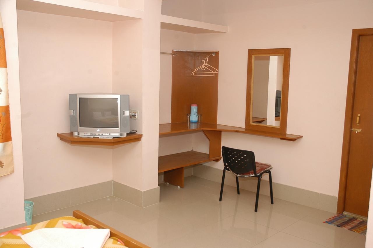 Hotel Athityaa Kumbakonam Extérieur photo